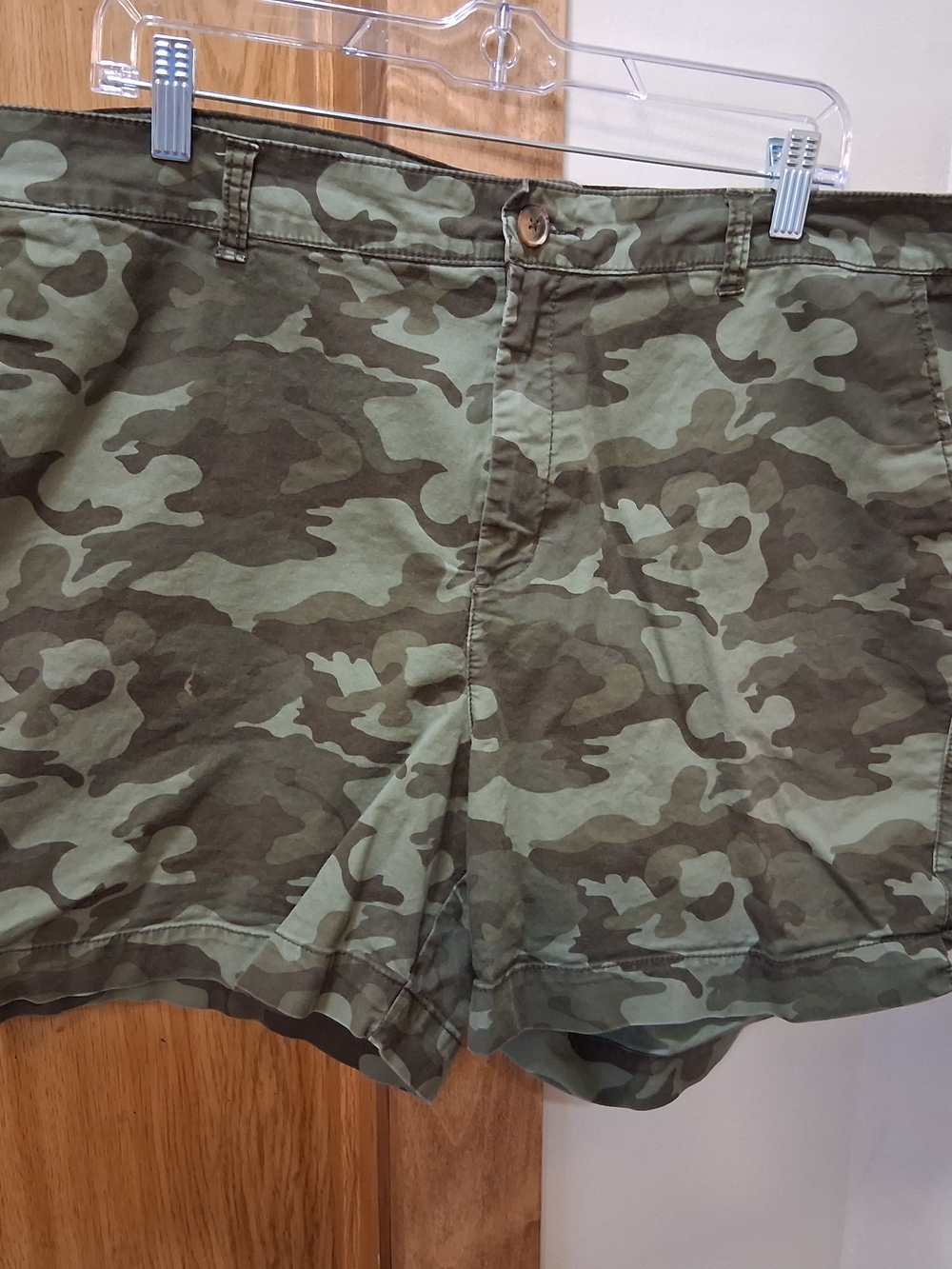 Old Navy Women's Camo Cargo Shorts in Olive Green